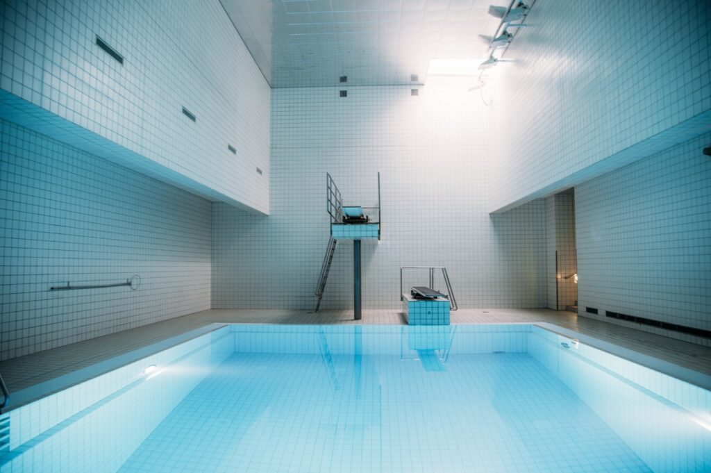 Ein Schwimmbadbecken in Berlin Kreuzberg