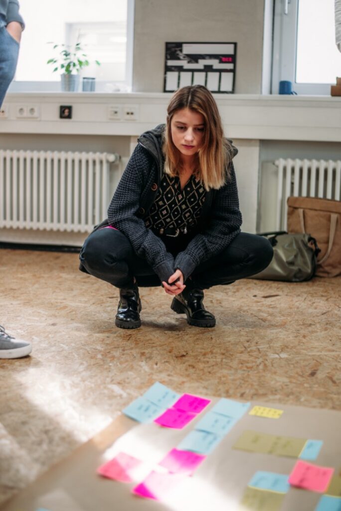 Die Journalistin Julia Heyroth nimmt im Auftrag des Business Punk Magazins am Paarseminar "OKR für Paare" in Stuttgart statt