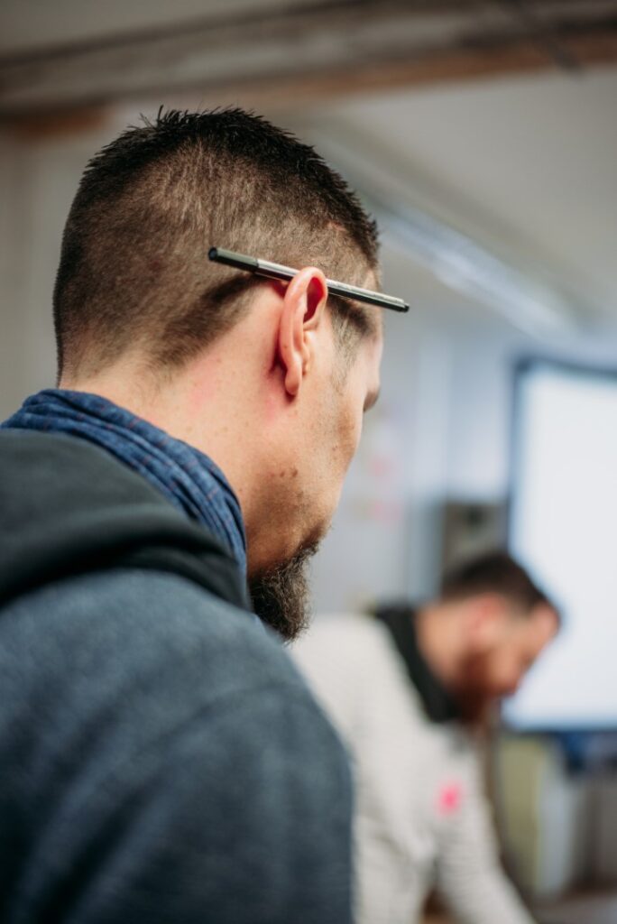 Paare nehmen am Paarseminar "OKR für Paare" in Stuttgart statt