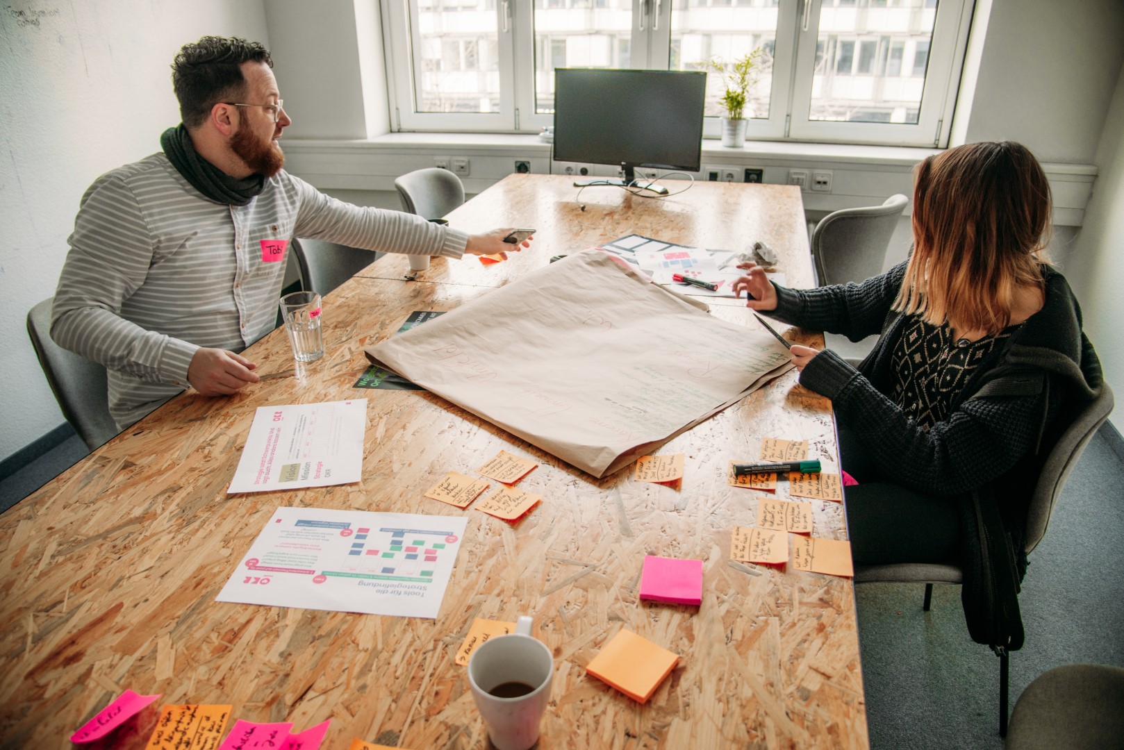 Die Journalistin Julia Heyroth nimmt im Auftrag des Business Punk Magazins am Paarseminar "OKR für Paare" in Stuttgart statt