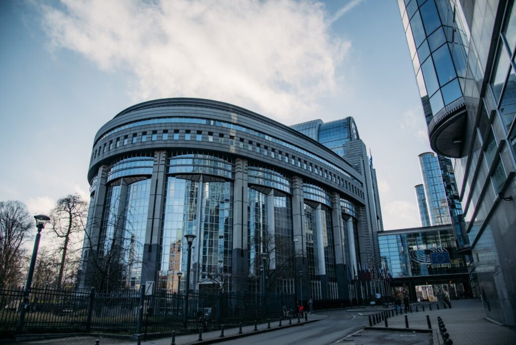 Das EU-Parlament in Brüssel von außen (Foto: Kurt Sauer)