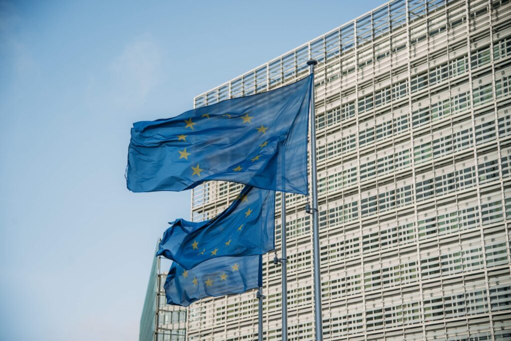 Die Flagge der Europäischen Union vor dem Berlaymont-Gebäude (Foto: Kurt Sauer)