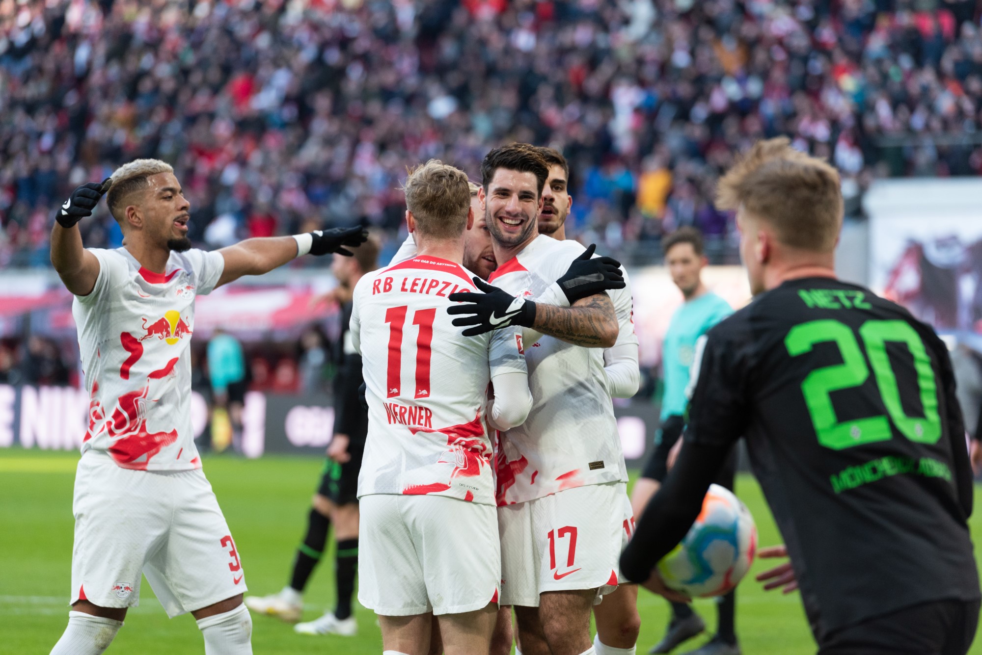 RB Leipzig Spieler jubeln nach dem Tor beim Spiel RB Leipzig gegen Borussia Mönchengladbach
