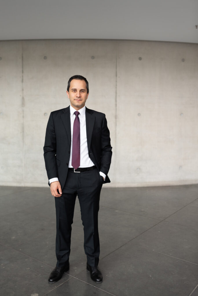 Bundestagsabgeordneter Mahmut Özdemir im Paul-Löbe-Haus des Deutschen Bundestages in Berlin