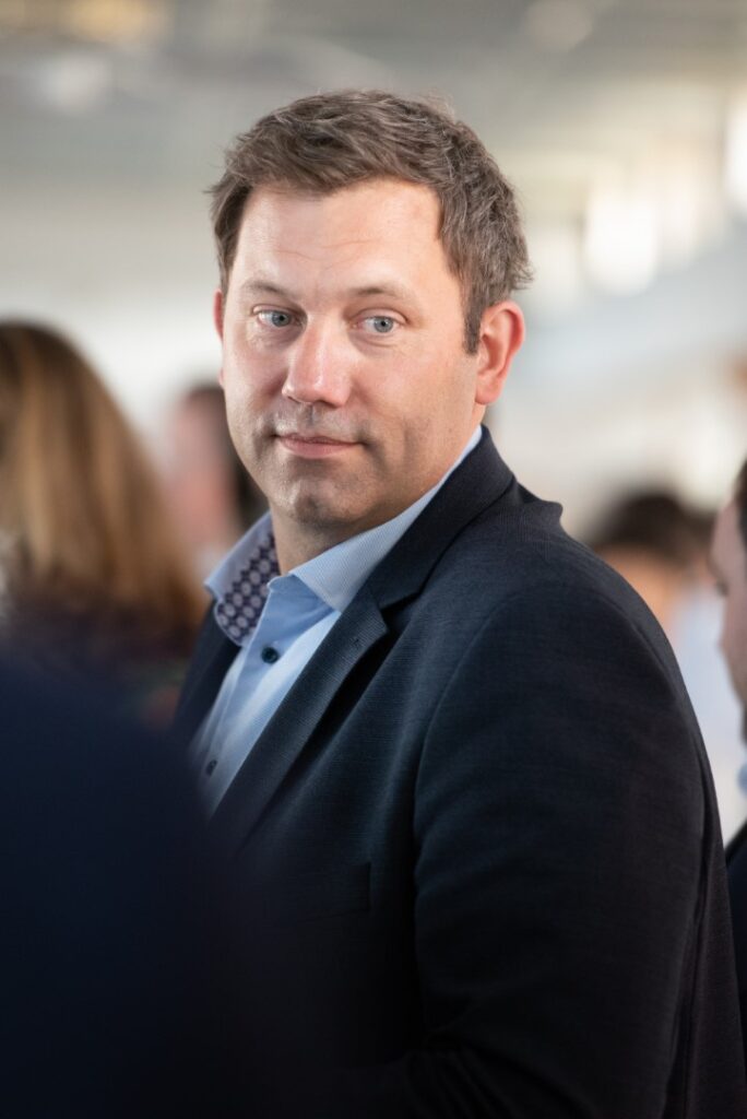 Lars Klingbeil, Vorsitzender der SPD, während der Spargelfahrt des Seeheimer Kreises 2022 auf dem Wannsee