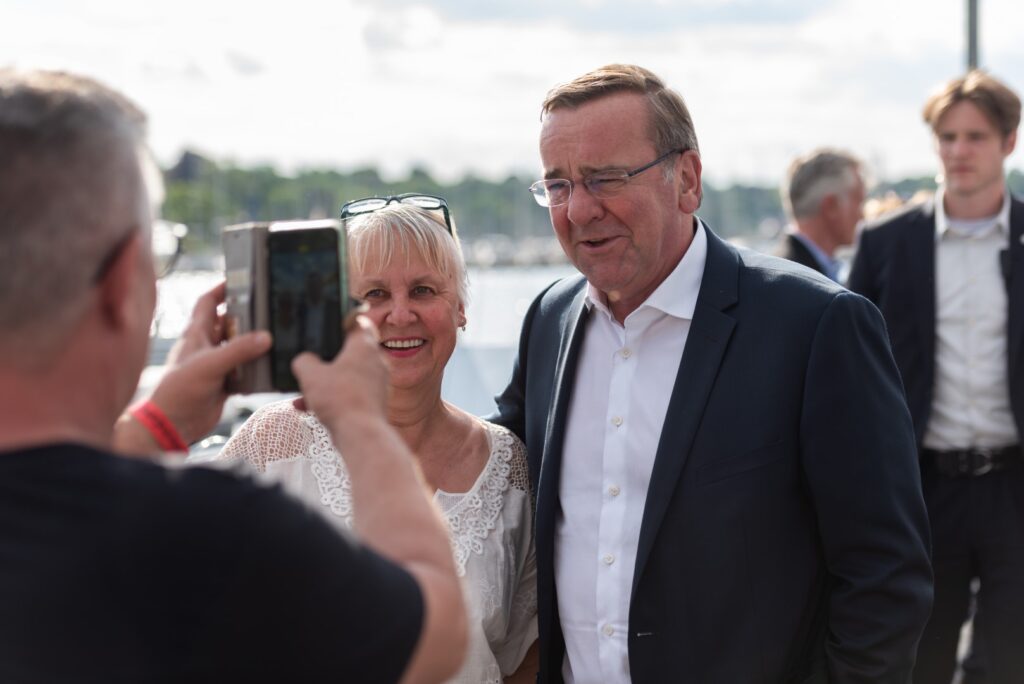 Boris Pistorius während der Spargelfahrt des Seeheimer Kreises 2023 auf dem Wannsee